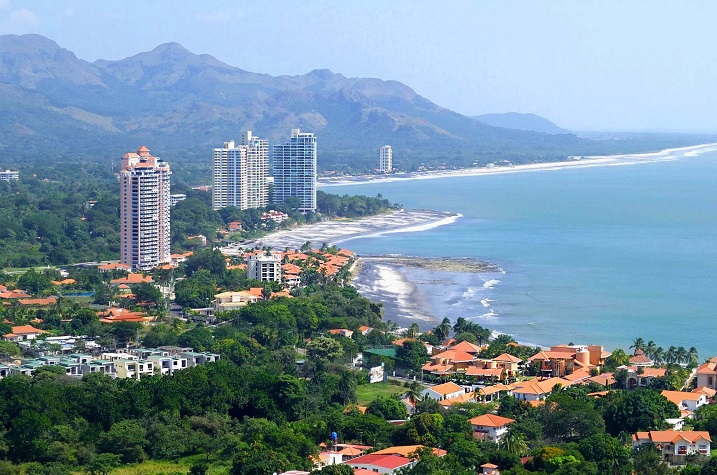 Living in Coronado, Panama allows you to combine urban and beach lifestyle. 